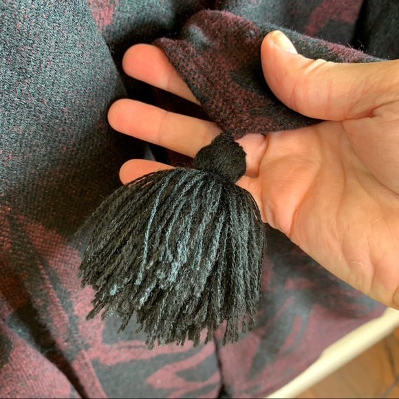 Cleobella Sevigny Capelet Tassel Shawl Poncho Cape Cardigan in Bordeaux - Picture 10 of 14